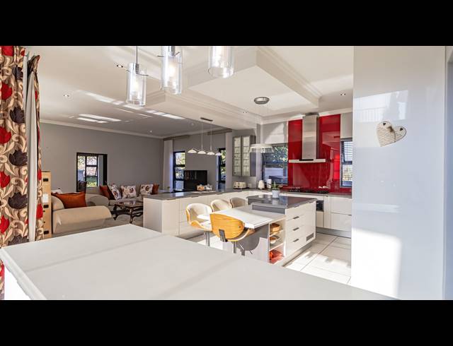 7 BEDROOM HOUSE FOR SALE IN MIDLANDS ESTATE